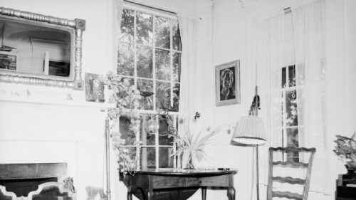 Vintage Interior Living Room with Antique Decor Desktop Wallpaper