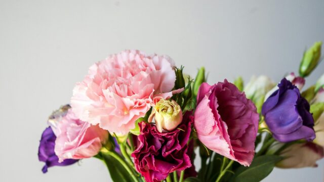 Elegant Pink and Purple Floral Bouquet 4K Desktop Wallpaper