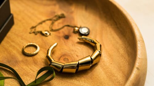 Elegant Gold Jewelry on Wooden Tray 4K Desktop Wallpaper