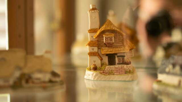 Charming Miniature Cottage Figurine Macro Photography Desktop Wallpaper