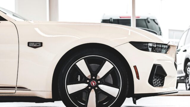 Close-up White Ford Mustang 5.0 Sports Car 4K Desktop Wallpaper