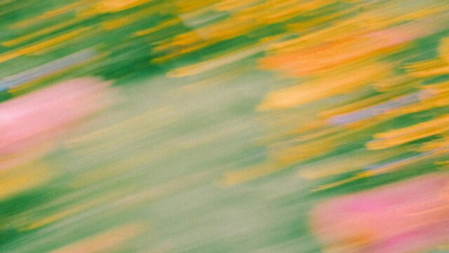 Abstract Impressionist Motion Blur in Soft Pastel Tones 4K Wallpaper