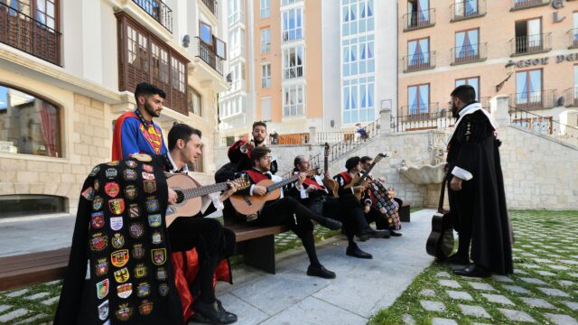 Spanish Tuna Musicians in Traditional Folk Costumes Desktop Wallpaper