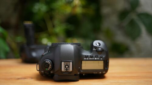 Professional Canon DSLR Camera on Wooden Table 4K Wallpaper