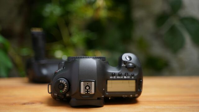 Professional Canon DSLR Camera on Wooden Table 4K Wallpaper