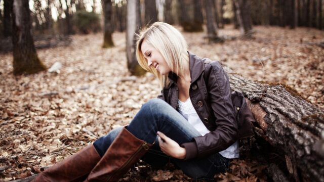 Beautiful Blonde Girl Smiling in Autumn Forest Desktop Wallpaper