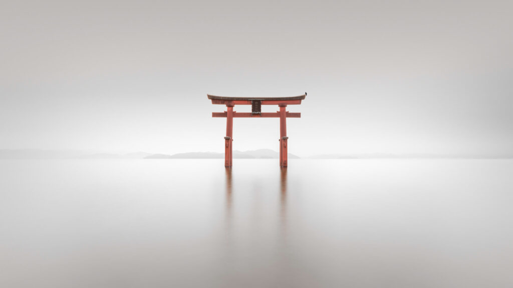 Minimalist Japanese Torii Gate Shinto Shrine over Calm Water 4K Desktop Wallpaper
