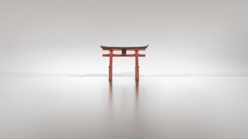 Minimalist Japanese Torii Gate Shinto Shrine over Calm Water 4K Desktop Wallpaper