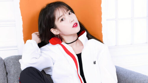 Stunning Portrait of K-Pop Star IU in White Jacket Desktop Wallpaper