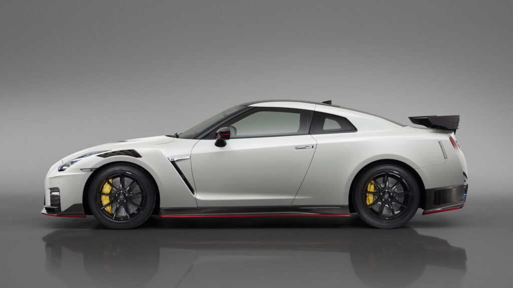 Side Profile of a White Nissan GT-R Nismo Performance Sports Car 4K Wallpaper