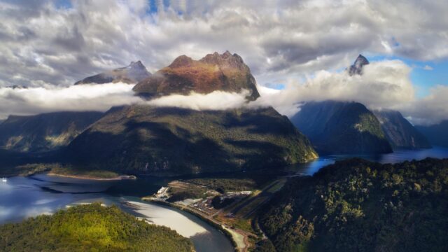 Milford Sound Aerial View with Mitre Peak and Lush Mountains 4K Wallpaper