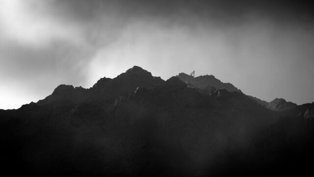 Minimalist Black and White Mountain Peak with Torii Gate PC Wallpaper